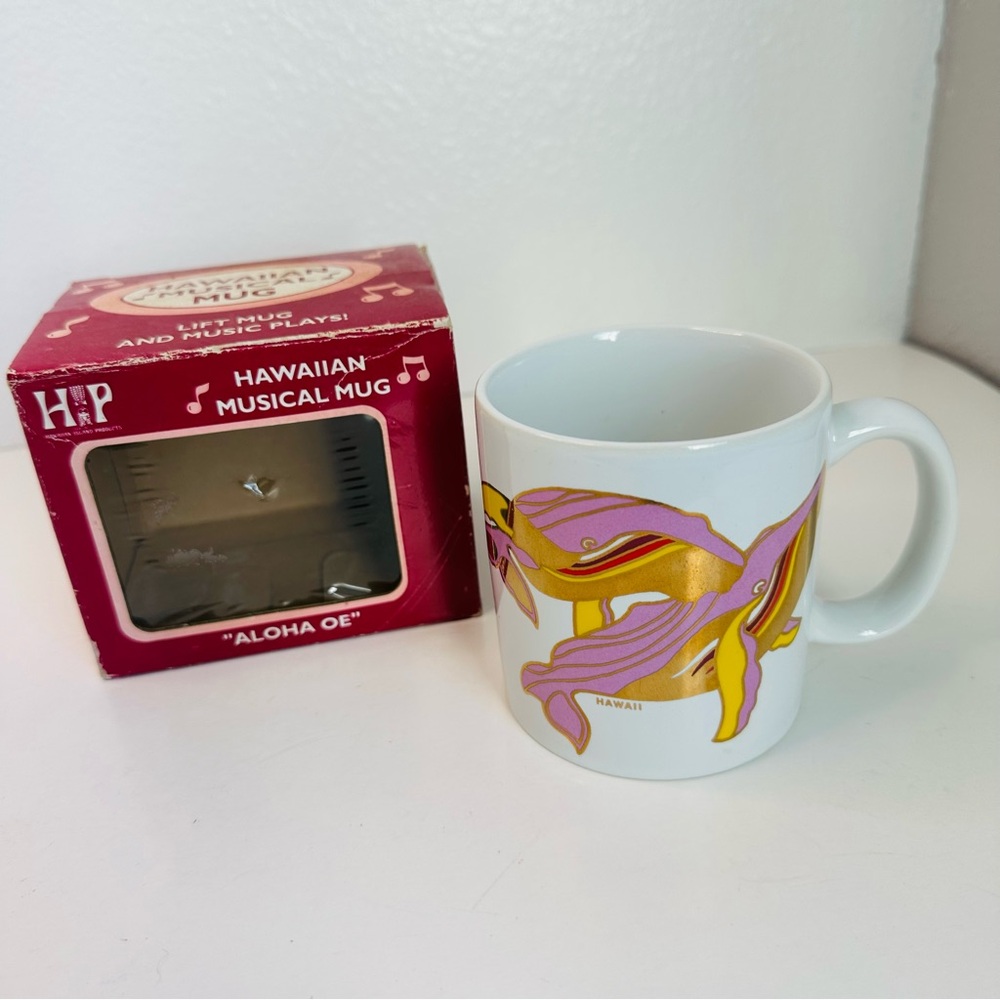 Vintage Hawaiian Musical Mug NIB IOB Whales 80s‎ Colors Pink Gold 12 Oz Flaw